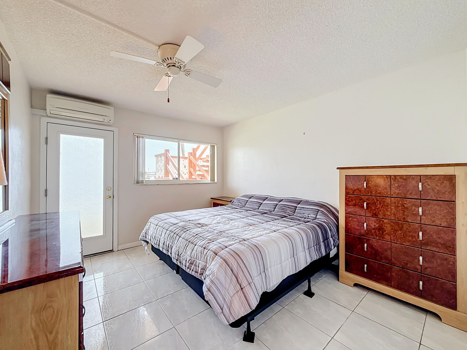 1050 SW 11th Street, Unit L2, Hallandale Beach, FL 33009 Photo