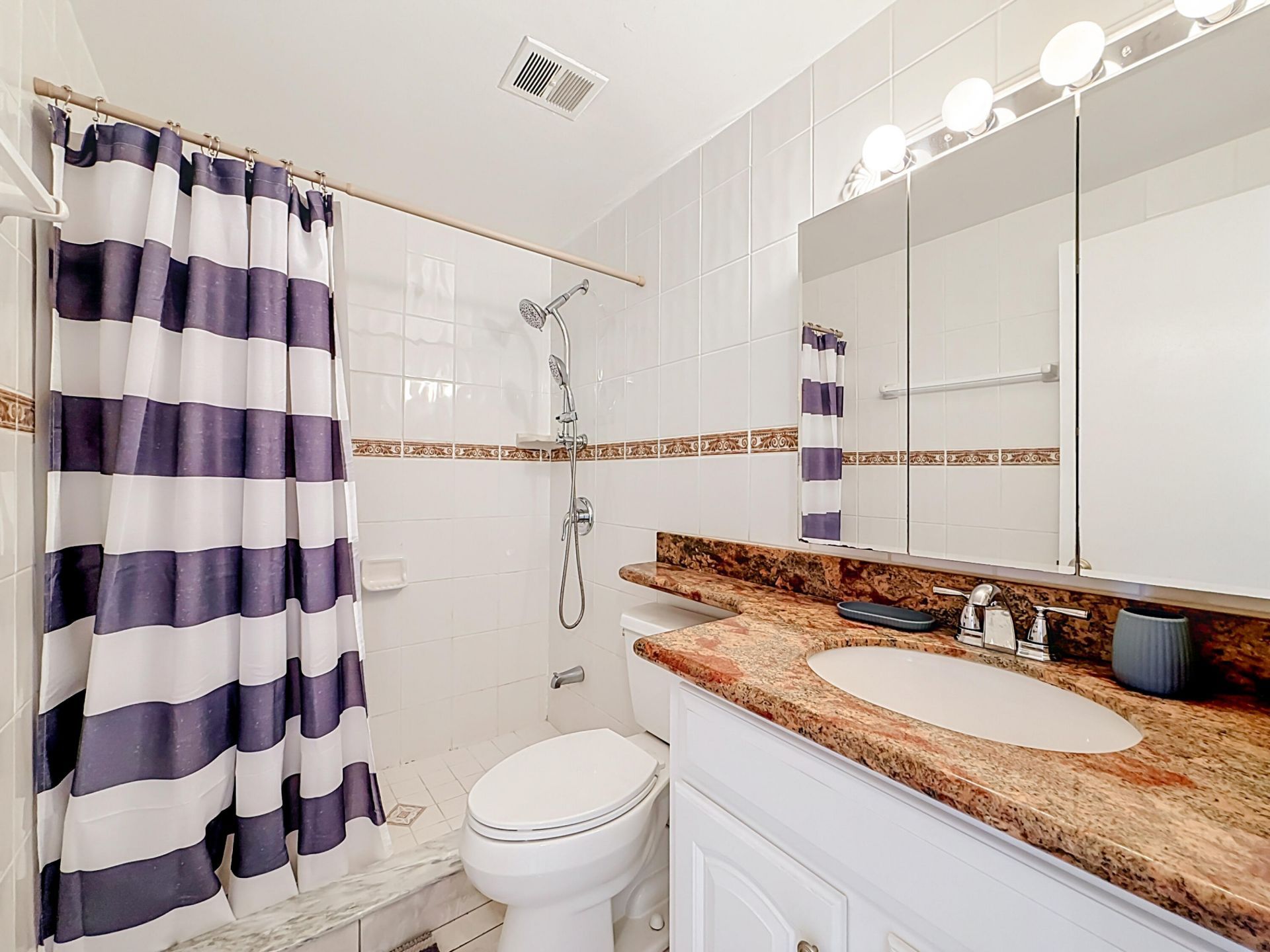 1050 SW 11th Street, Unit L2, Hallandale Beach, FL 33009 Photo