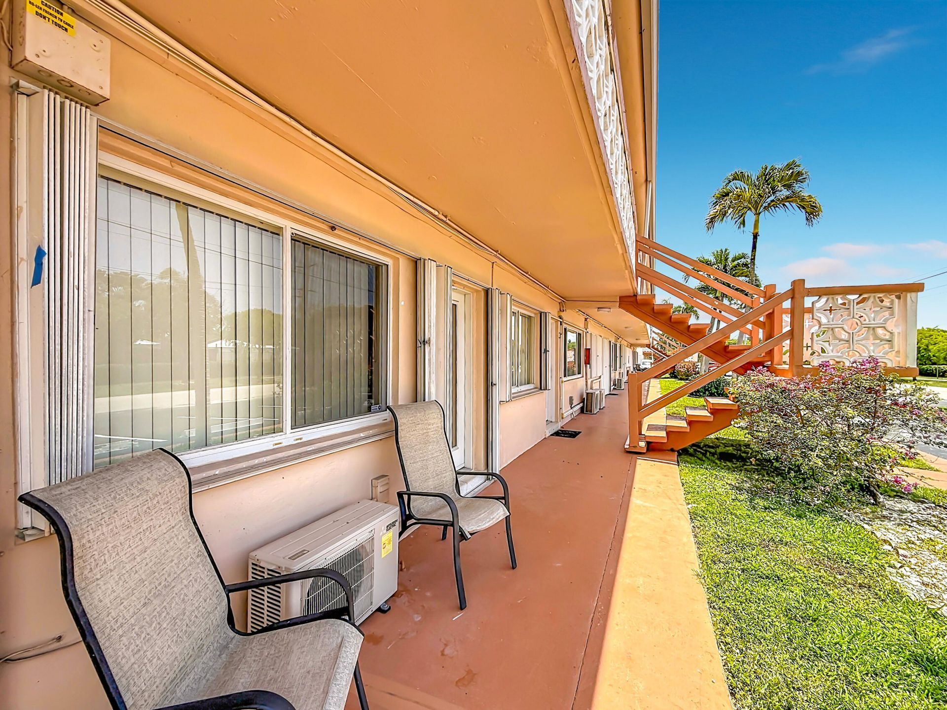 1050 SW 11th Street, Unit L2, Hallandale Beach, FL 33009 Photo
