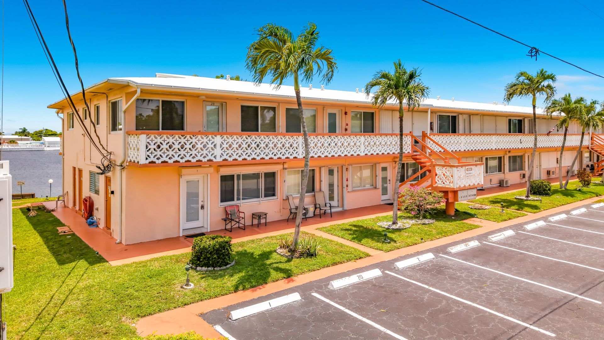 1050 SW 11th Street, Unit L2, Hallandale Beach, FL 33009 Photo
