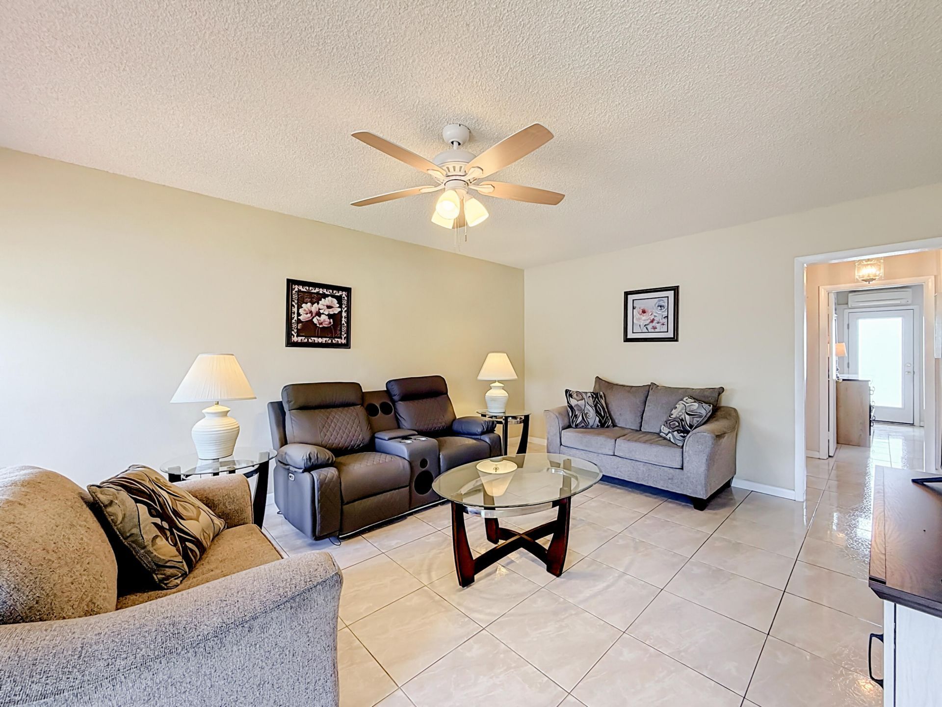 1050 SW 11th Street, Unit L2, Hallandale Beach, FL 33009 Photo