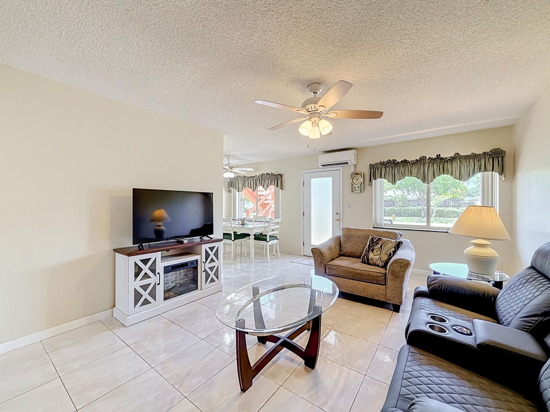 1050 SW 11th Street, Unit L2, Hallandale Beach, FL 33009 Photo