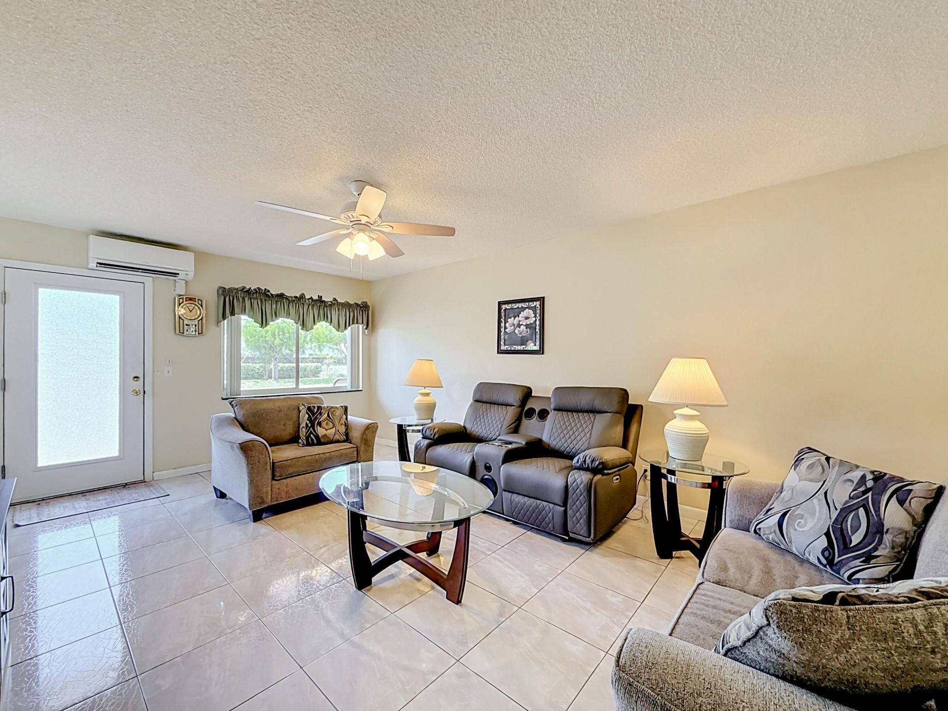 1050 SW 11th Street, Unit L2, Hallandale Beach, FL 33009 Photo
