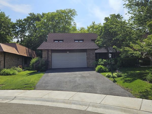 3912 Dundee Road , Northbrook, IL 60062