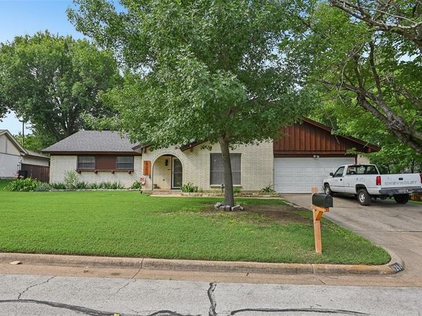 6204 Circleview Drive, Haltom City, TX 76180