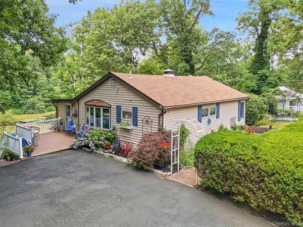 18 Sylvan Road, Lake Peekskill, NY 10537