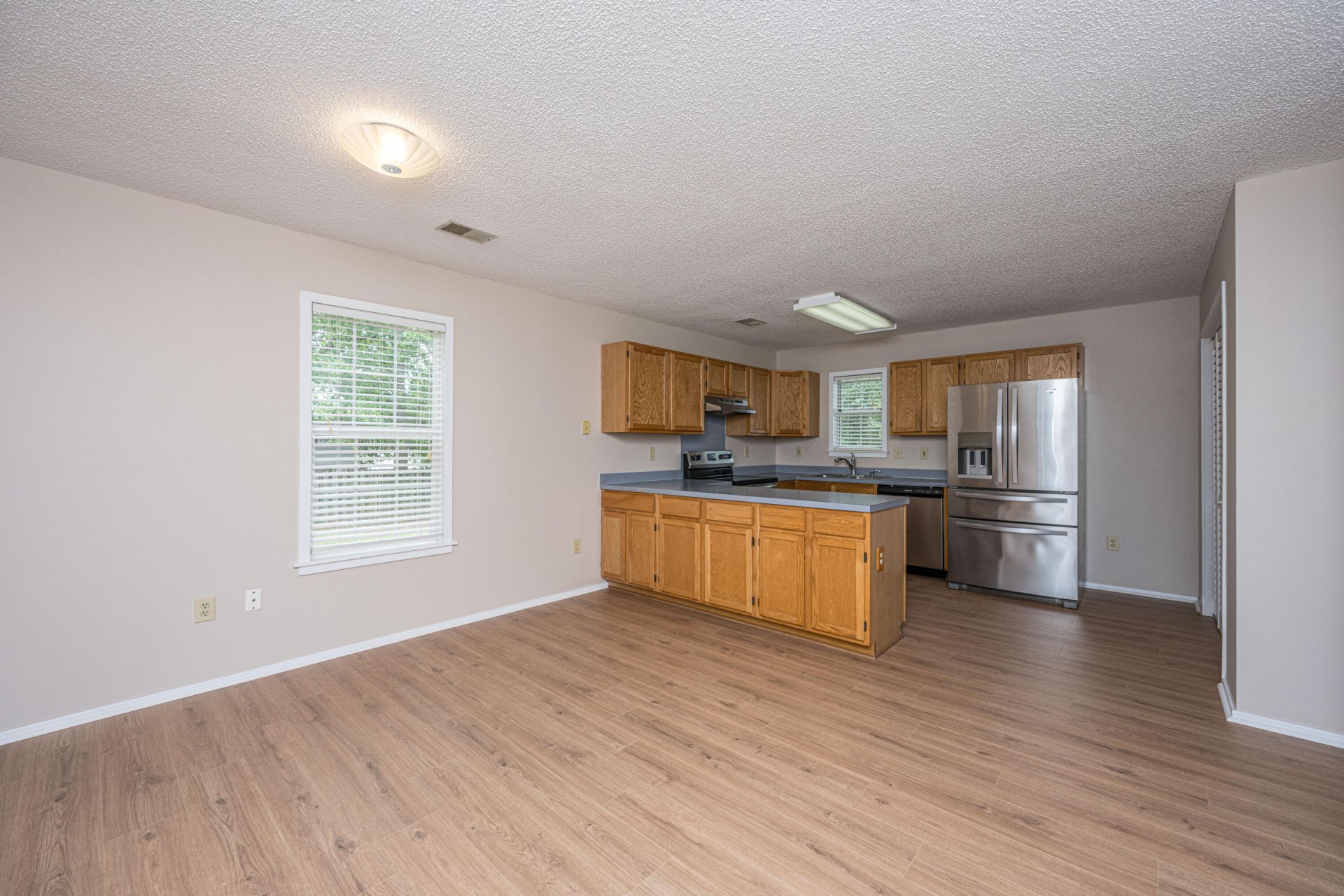 108 Round Table Lane Photo 10
