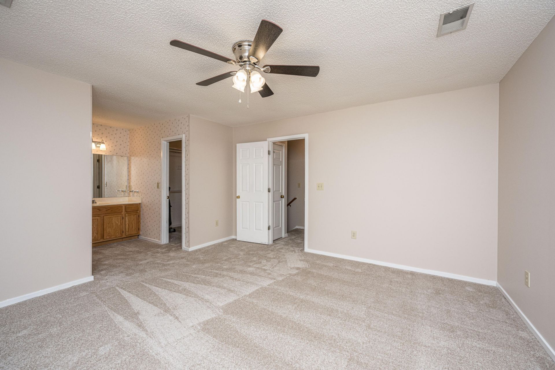 108 Round Table Lane Photo 14