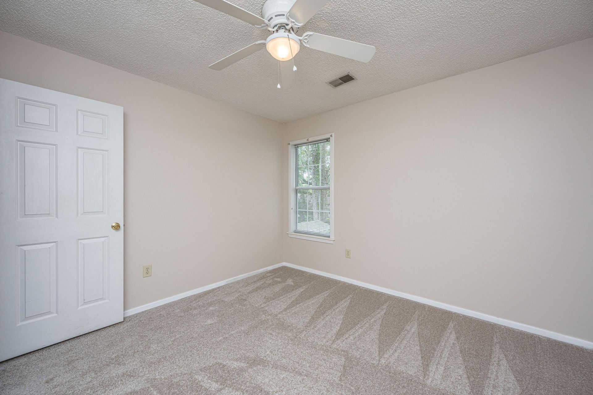 108 Round Table Lane Photo 16