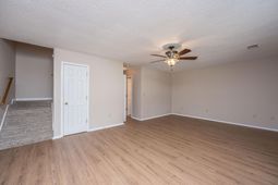 108 Round Table Lane photo 4