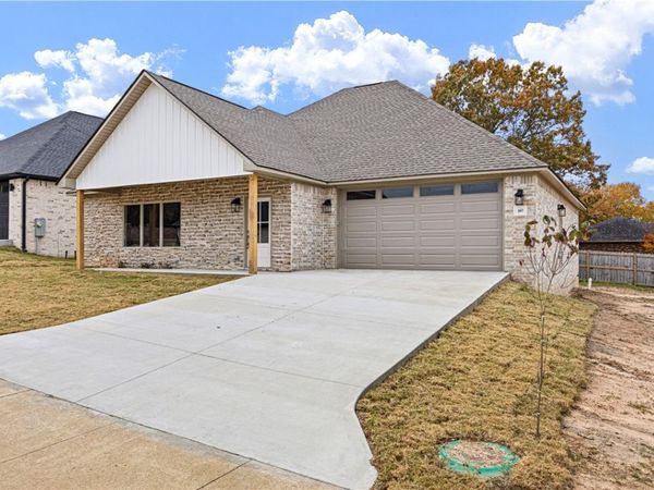 107 Harbor Circle , Russellville, AR 72802