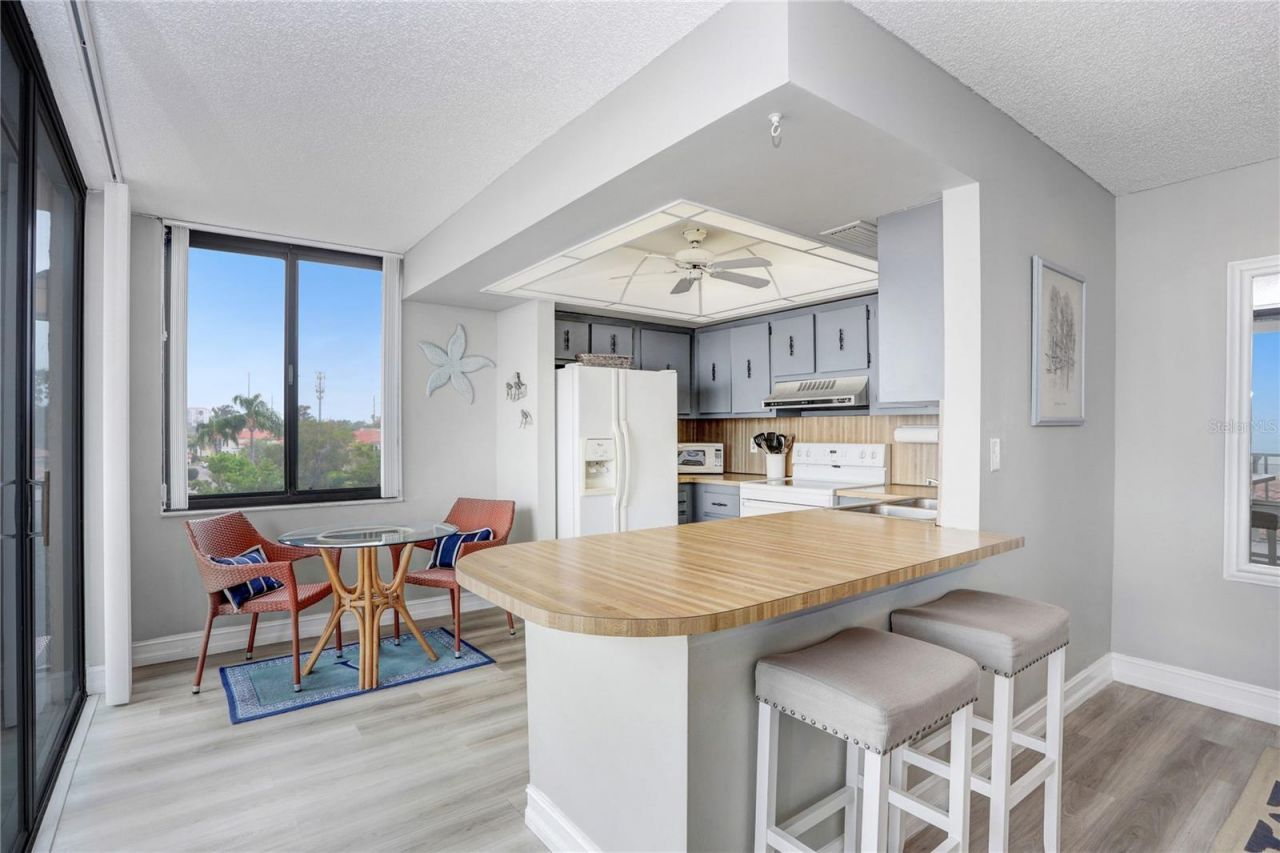 6104 Palma Del Mar Boulevard S, Unit 302, Saint Petersburg, FL 33715 Photo