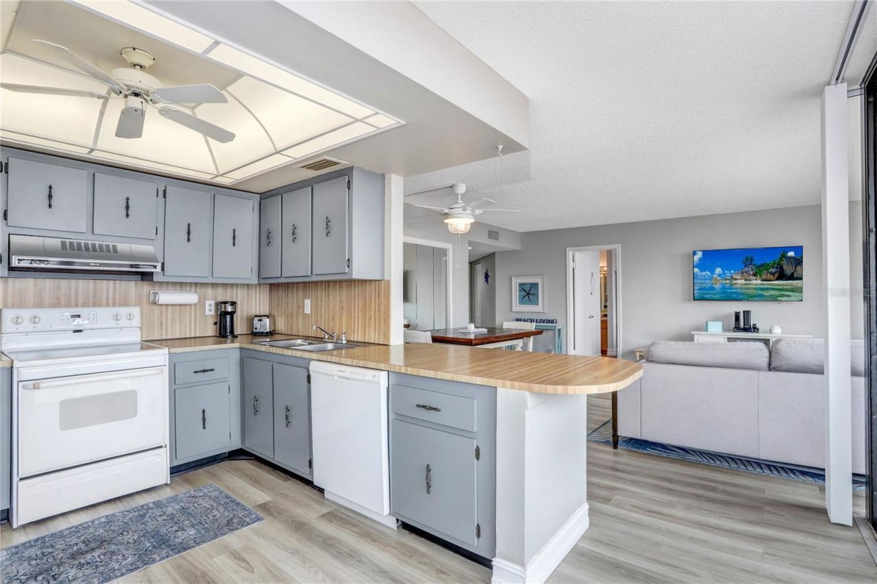 6104 Palma Del Mar Boulevard S, Unit 302, Saint Petersburg, FL 33715 Photo