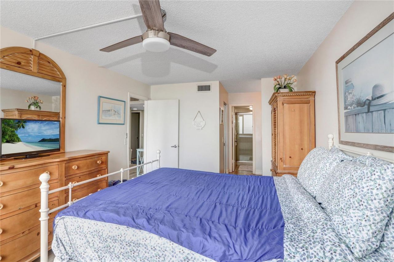 6104 Palma Del Mar Boulevard S, Unit 302, Saint Petersburg, FL 33715 Photo
