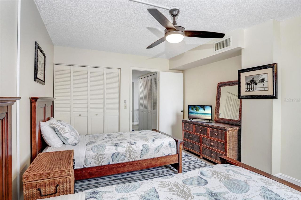 6104 Palma Del Mar Boulevard S, Unit 302, Saint Petersburg, FL 33715 Photo