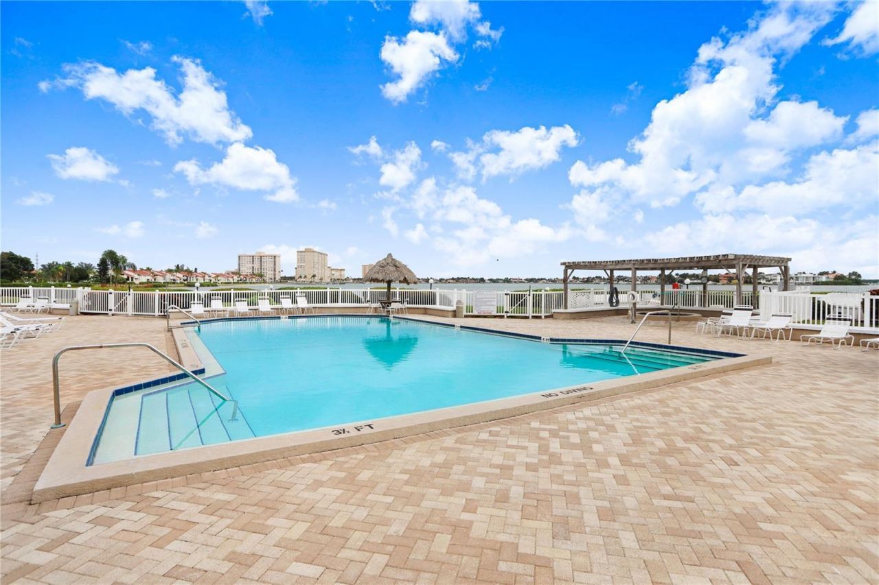 6104 Palma Del Mar Boulevard S, Unit 302, Saint Petersburg, FL 33715 Photo