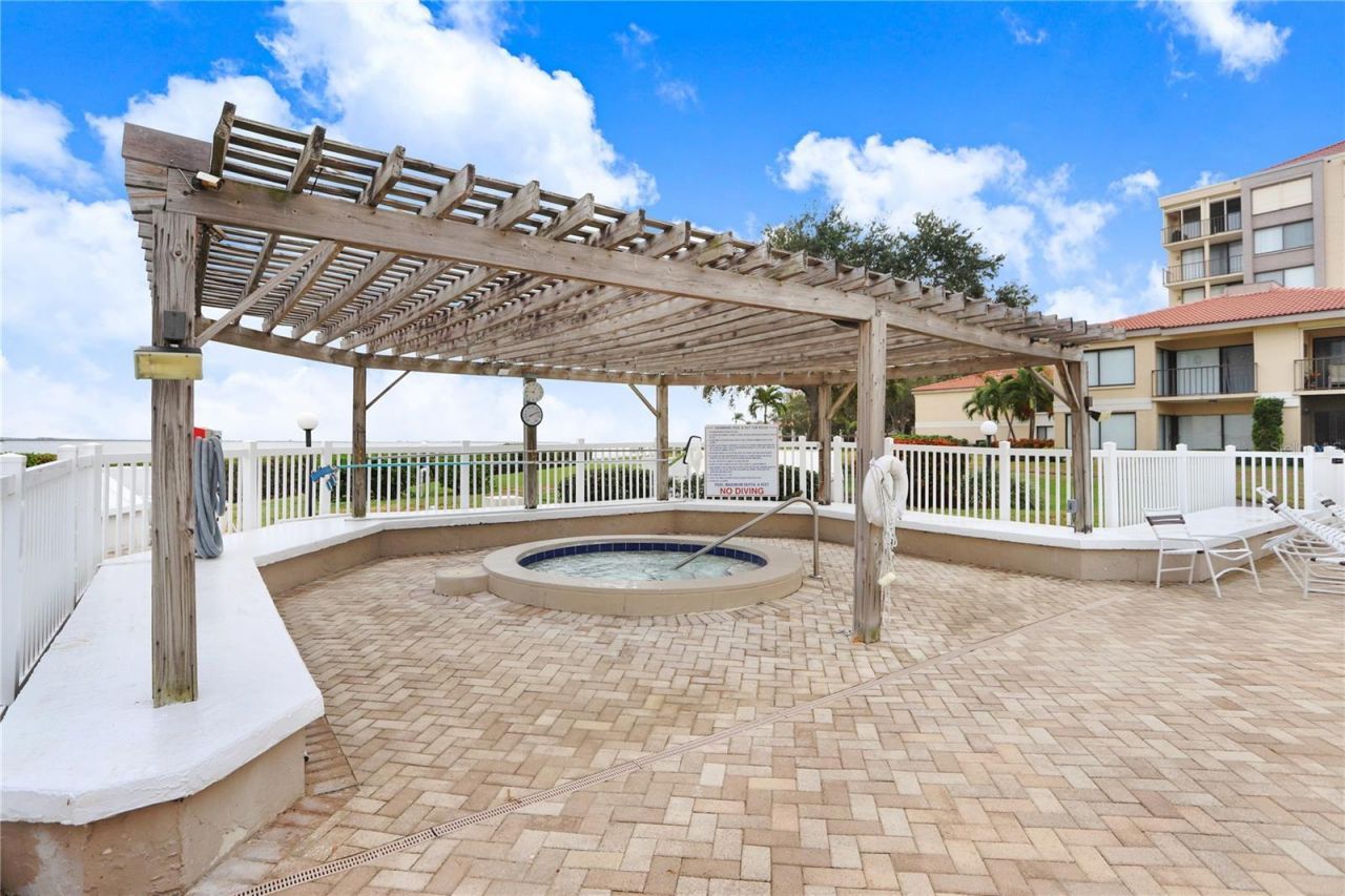 6104 Palma Del Mar Boulevard S, Unit 302, Saint Petersburg, FL 33715 Photo