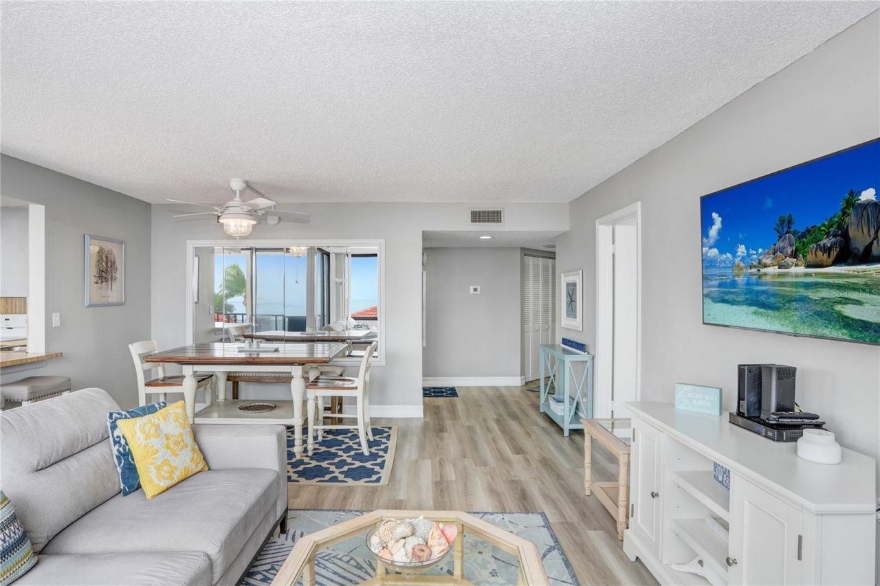 6104 Palma Del Mar Boulevard S, Unit 302, Saint Petersburg, FL 33715 Photo
