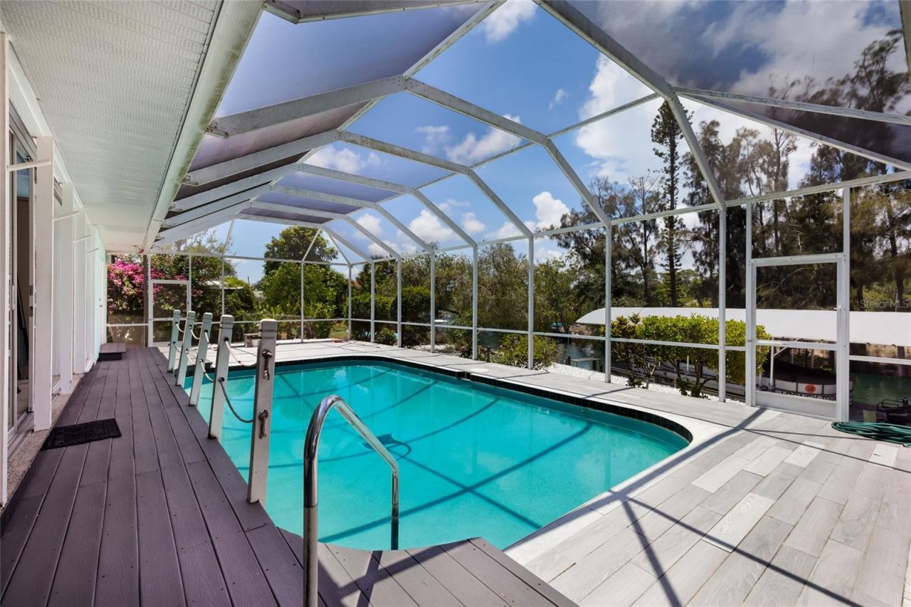 311 Magellan Drive, Sarasota, FL 34243 Photo