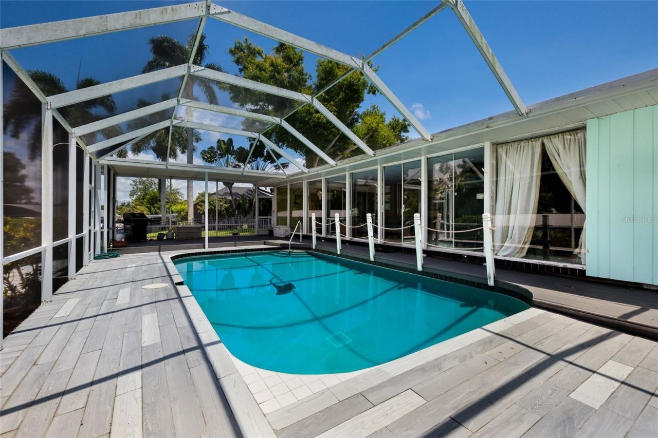 311 Magellan Drive, Sarasota, FL 34243 Photo