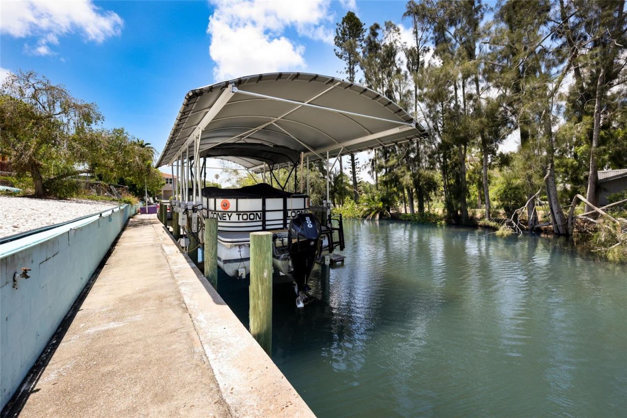 311 Magellan Drive, Sarasota, FL 34243 Photo