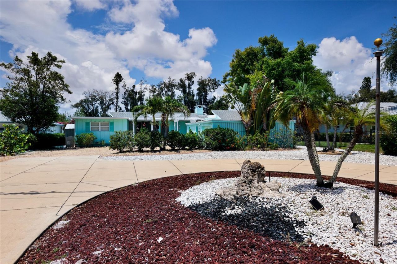 311 Magellan Drive, Sarasota, FL 34243 Photo