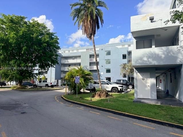 9375 Fontainebleau Blvd , Unit L403, Miami, FL 33172 Photo