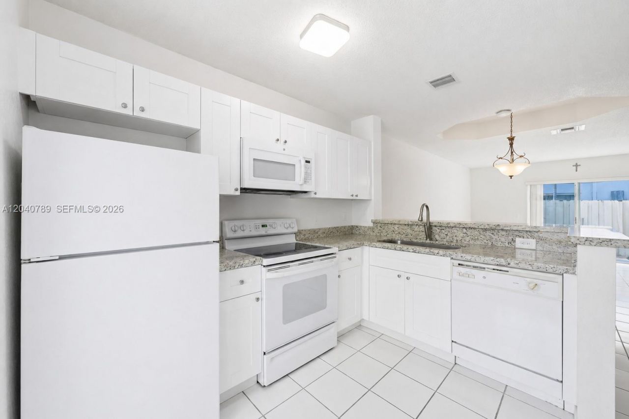 14137 SW 121st Pl , Miami, FL 33186 Photo