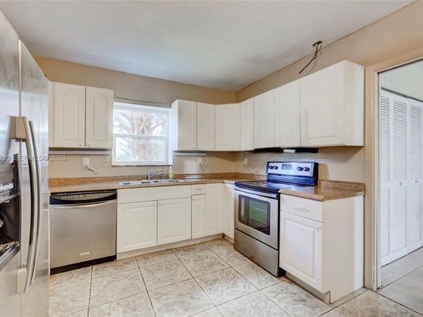 350 Sunshine Dr , Coconut Creek, FL 33066