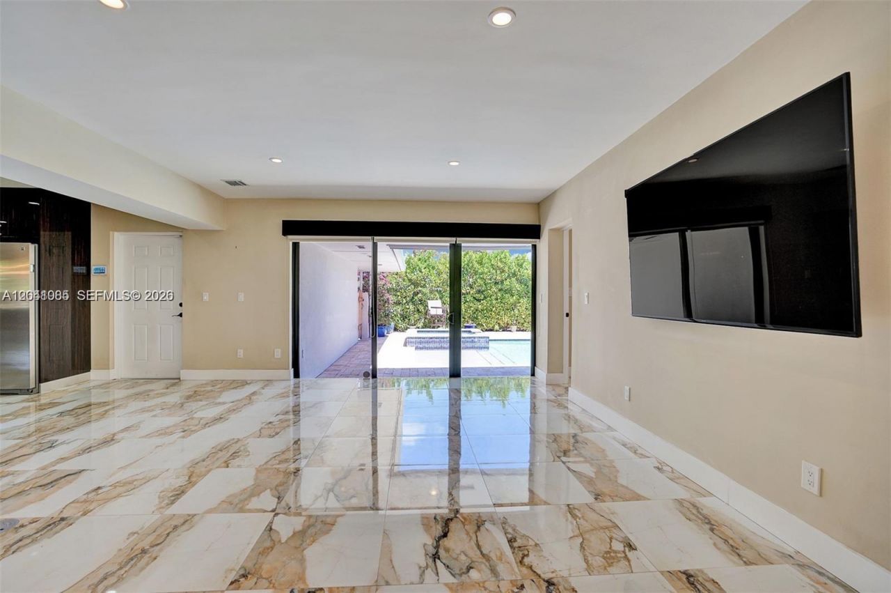 2255 NE 120th St , North Miami, FL 33181 Photo