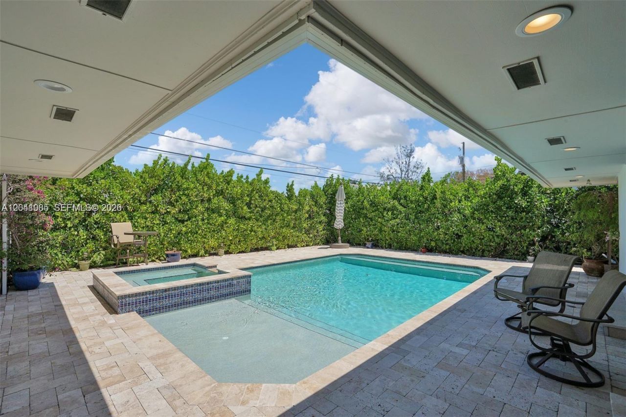 2255 NE 120th St , North Miami, FL 33181 Photo