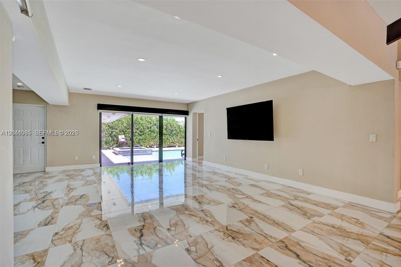2255 NE 120th St , North Miami, FL 33181 Photo