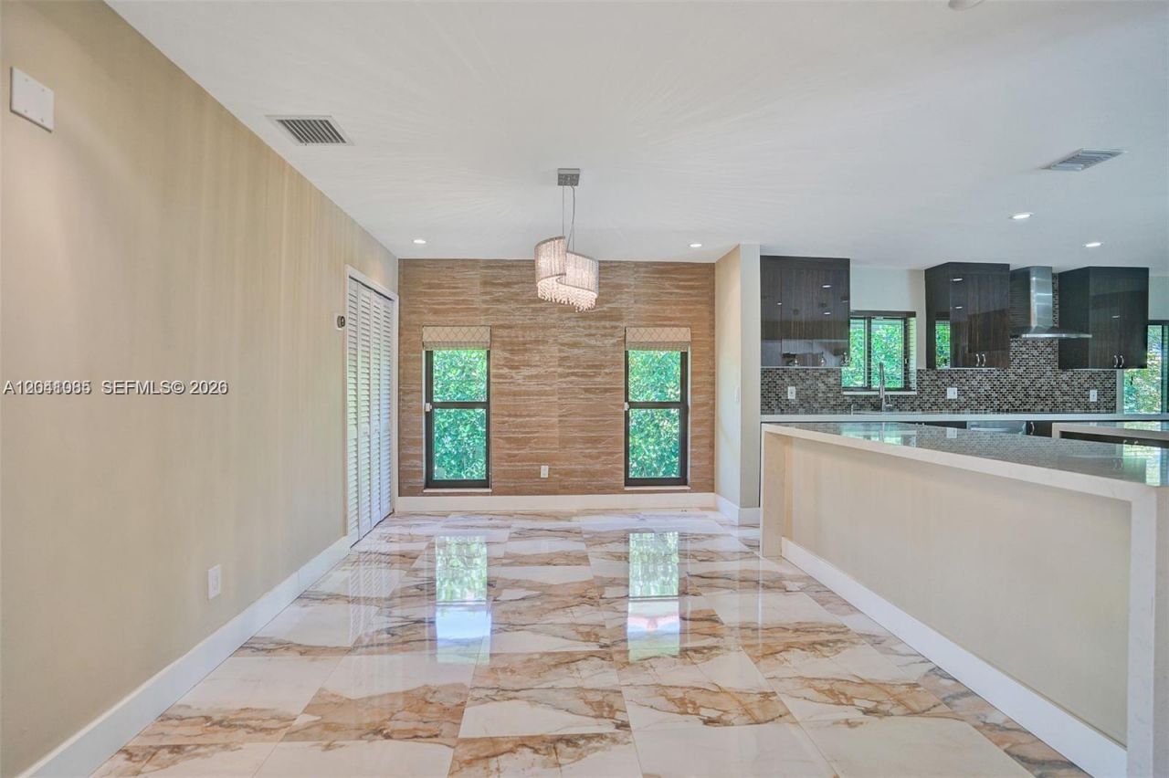 2255 NE 120th St , North Miami, FL 33181 Photo