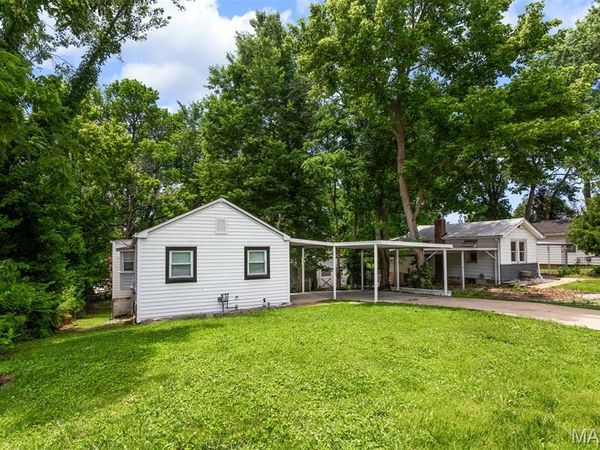 10532 Decker Avenue , St Louis, MO 63114