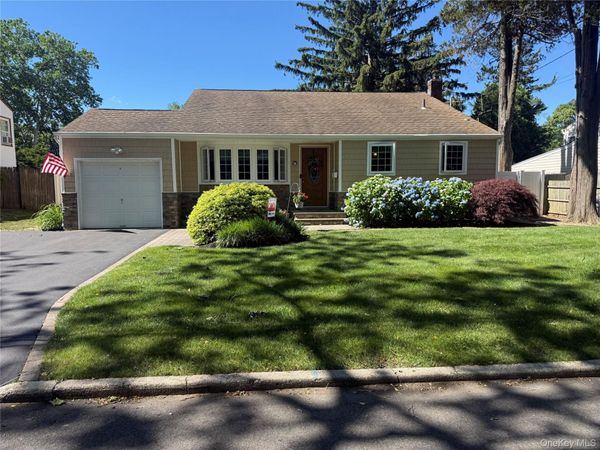 20 Via Continental , Huntington Station, NY 11746