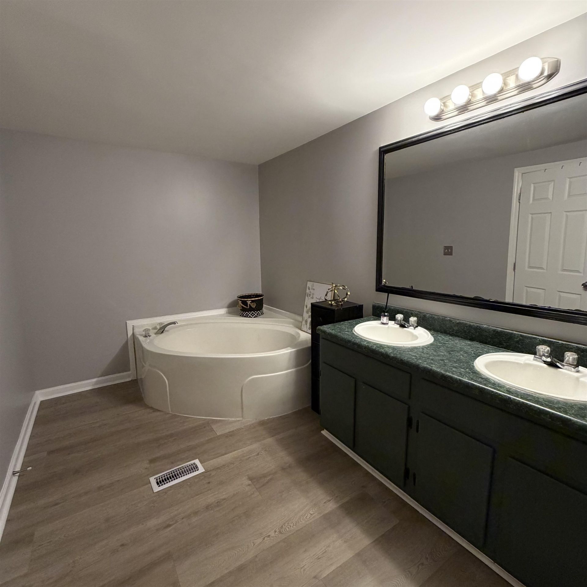 4660 Home Place Circle Photo 15