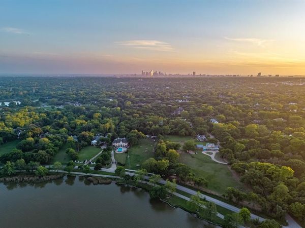 4405 W Lawther Drive , Dallas, TX 75214