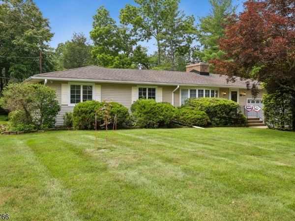 41 Carey Rd, Roxbury, NJ 07876
