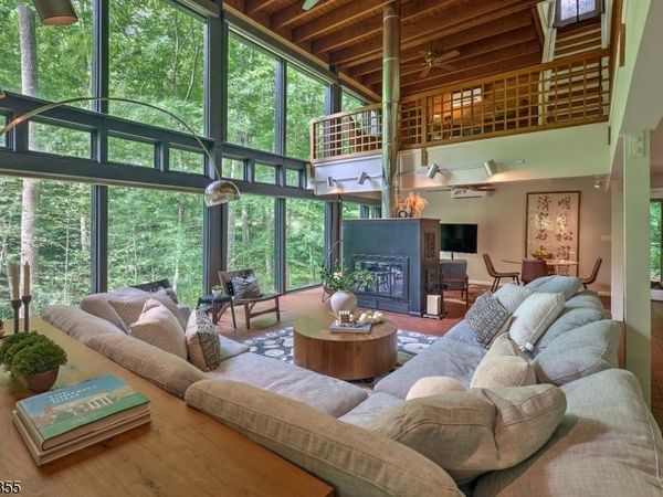 37 Guinea Hollow Rd, Tewksbury, NJ 08858