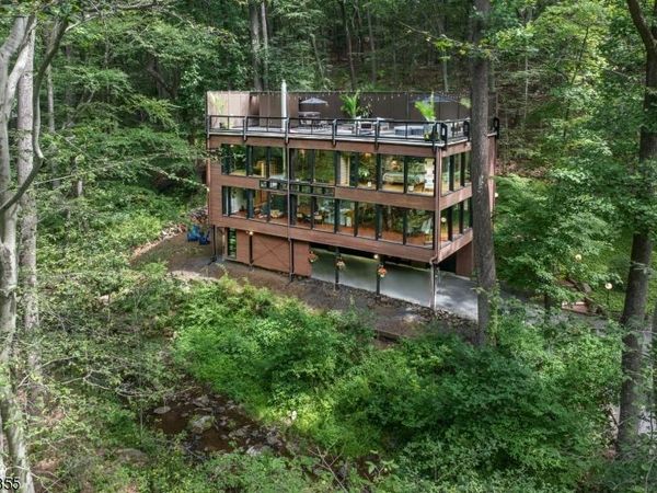 37 Guinea Hollow Rd, Tewksbury, NJ 08858