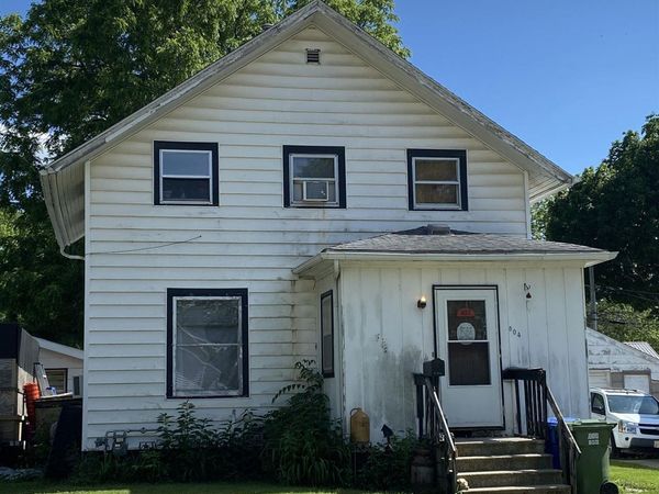 804 10th Avenue, Charles City, IA 50616
