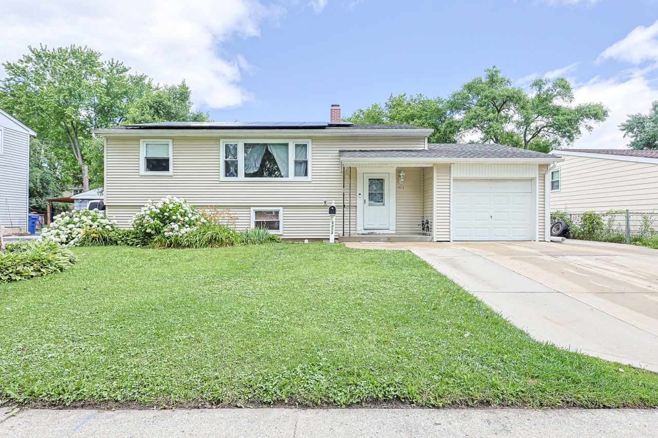 1412 Windsor Circle, Carpentersville, IL 60110 Main Photo