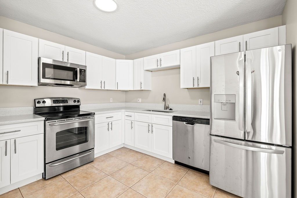 1542 N Lawnwood Circle, Unit 37D, Fort Pierce, FL 34950 Photo