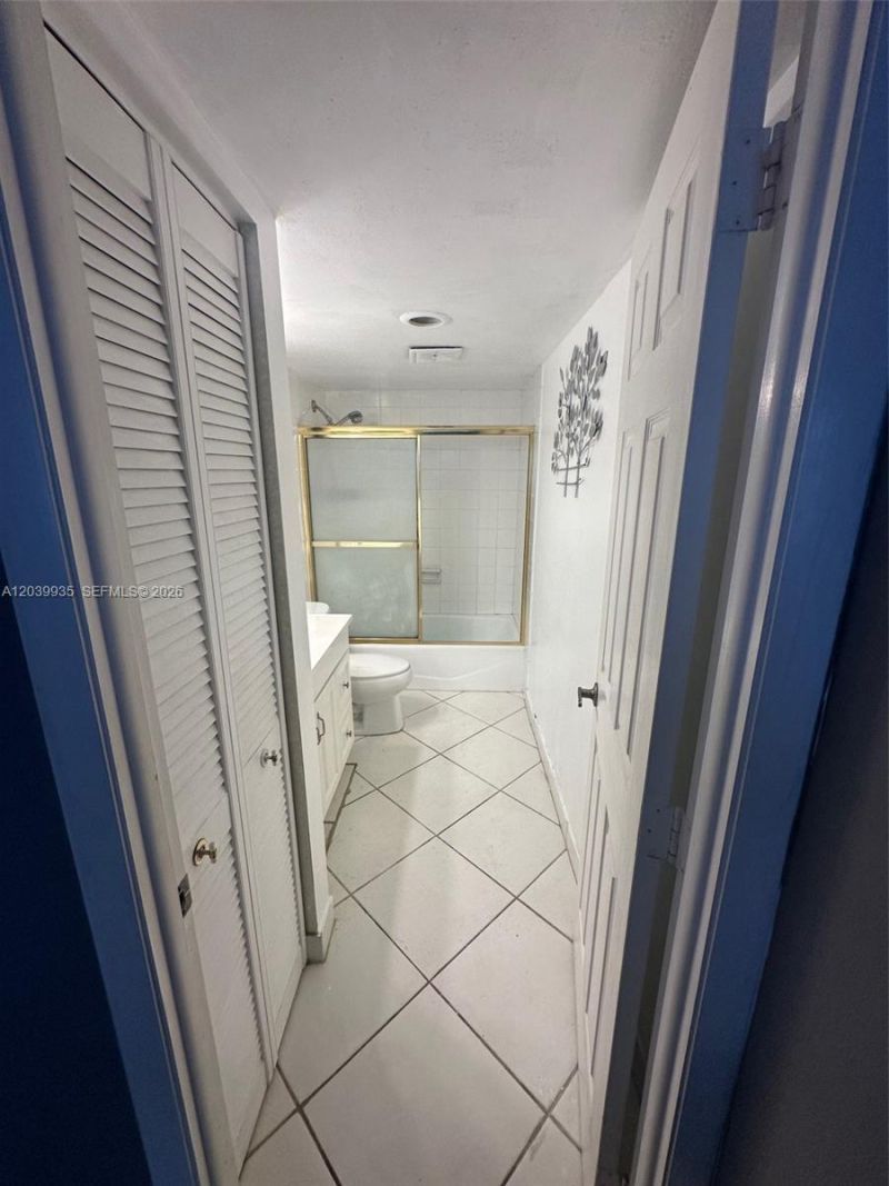 4158 Inverrary Dr , Unit 405, Lauderhill, FL 33319 Photo
