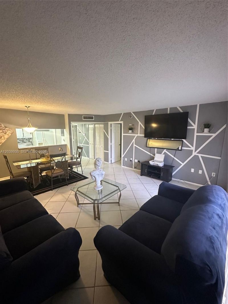 4158 Inverrary Dr , Unit 405, Lauderhill, FL 33319 Photo