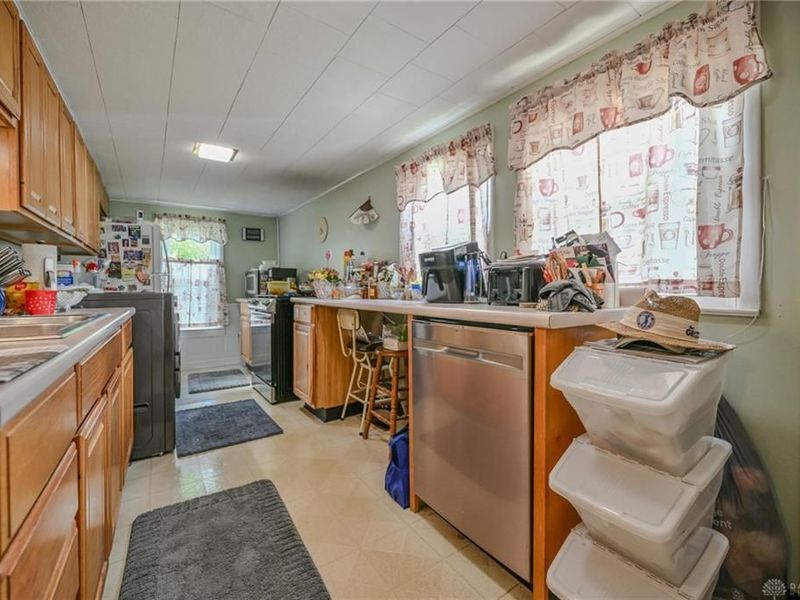 1302 N Yellow Springs Street, Springfield, OH 45504 Photo 3