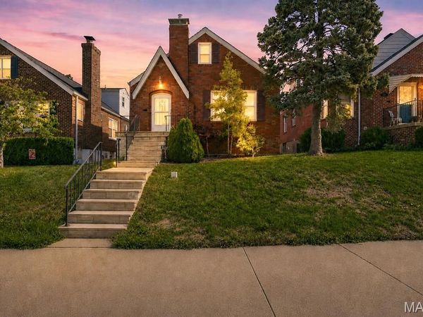 5621 Pernod Avenue, St Louis, MO 63139