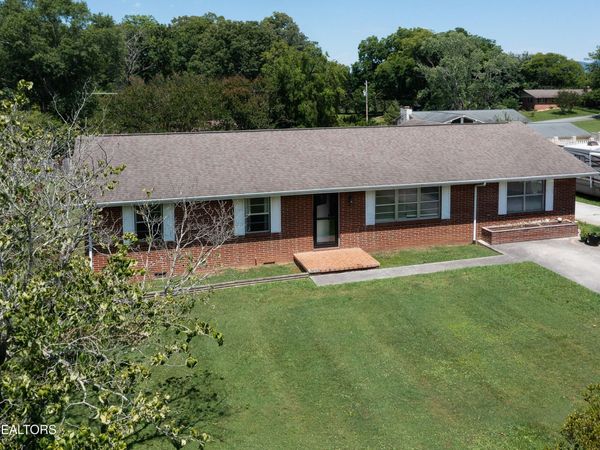1886 E Brown School Rd, Maryville, TN 37804