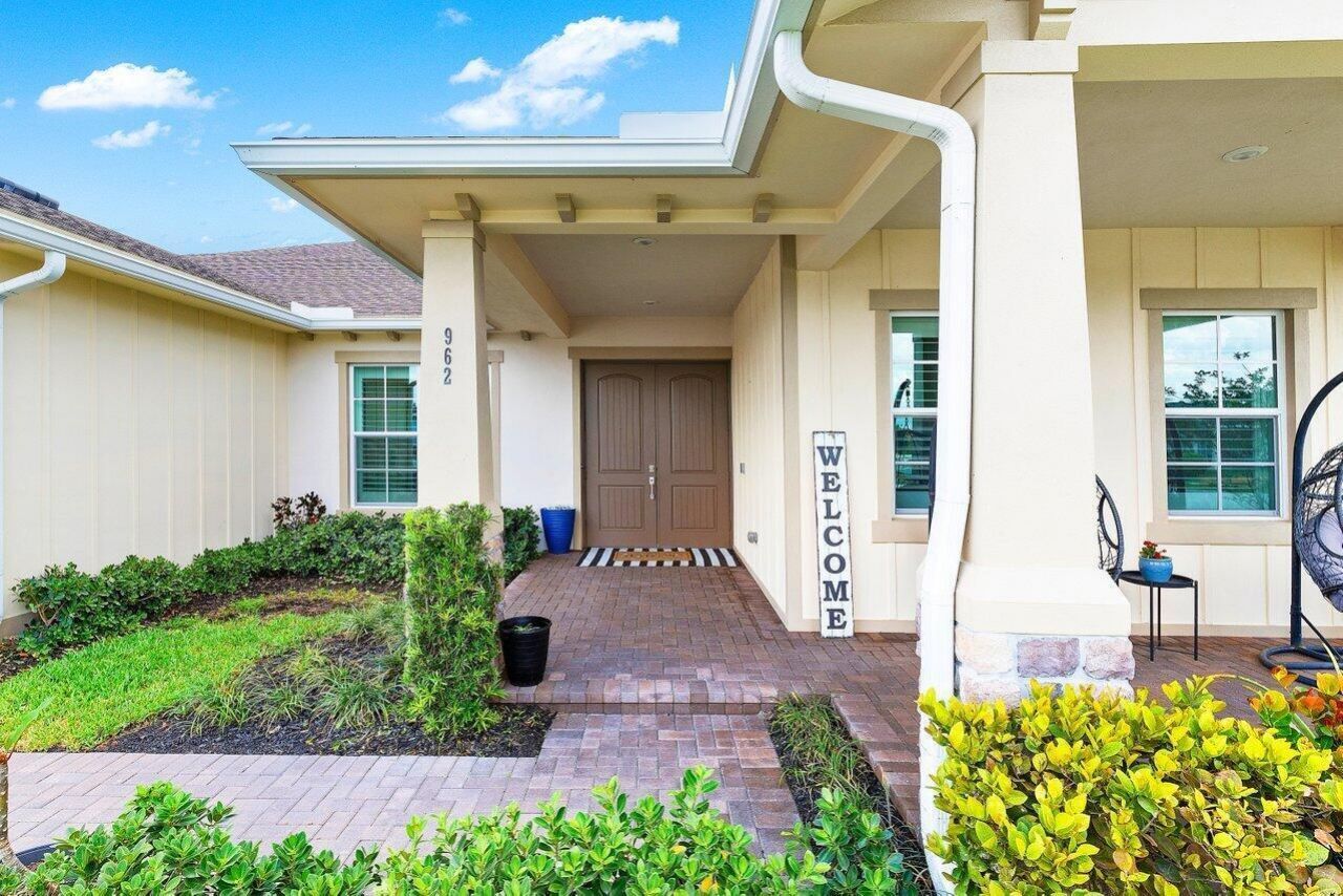 962 Castaway Court, The Acreage, FL 33470 Photo