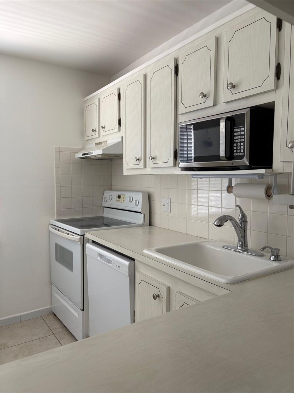 1055 Country Club Drive, Unit 404, Margate, FL 33063 Photo